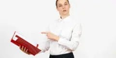 4 أسباب تجعل موظف الأرشيف يعرف أسرار الشركة أكثر من المدير